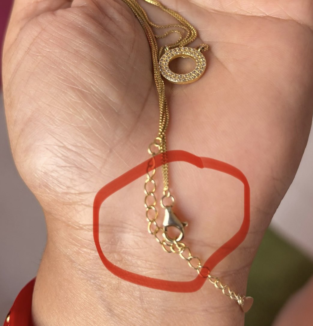 osinzzz's tweet photo. @KushalsJewelery Just so pathetic product and pricing so high for such a cheap product, no warranty nothing, bought the chain 1 month back wore max 10 times and colour shine is already gone 
@consumerforum_ @BandBajaateRaho https://t.co/52OcZfLjzn
