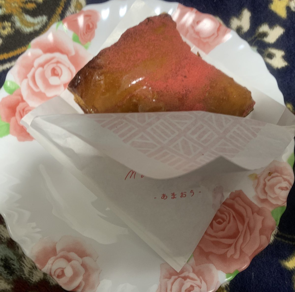 yaebenisidare's tweet photo. 池下にあるドゥリエールさん
この時期だけ販売、あまおうのミルフィーユ
気分転換に

＃今池グルメ　＃ドゥリエール https://t.co/H8mVZbDwP1