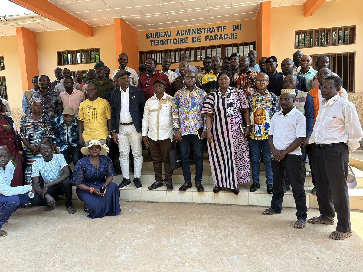 aramaema's tweet photo. HAUT-UELE/CONFLIT DE LIMITE.  

LES COMMUNAUTÉS ZANDE ET LOGO ENTERRENT LA HACHE DE LA GUERRE, UNIES PAR UN PACTE DU SANG, LES REPRÉSENTANTS DE LIBAFAR (LISANGA YA BANA FARDJE) ET ANIDUSA (GRANDE COMMUNAUTÉ ZANDE) EN PRÉSENCE DES CHEFS DES GROUPEMENTS TADU CÔTÉ FARADJE ET NASALA CÔTÉ DUNGU APPELLENT LES FILLES ET FILS DE DEUX TERRITOIRES À PRÉSERVER LE PACTE HÉRITÉ DES ANCÊTRES, LE CONSOLIDER ET LE LÉGUER À LA GÉNÉRATION FUTURE.  

CONSTAT FAIT PAR LA MISSION MIXTE GOUVERNEMENT PROVINCIAL ET ASSEMBLÉE PROVINCIALE À SÉJOUR DE TRAVAIL À SAMBIA ET AKUWA.