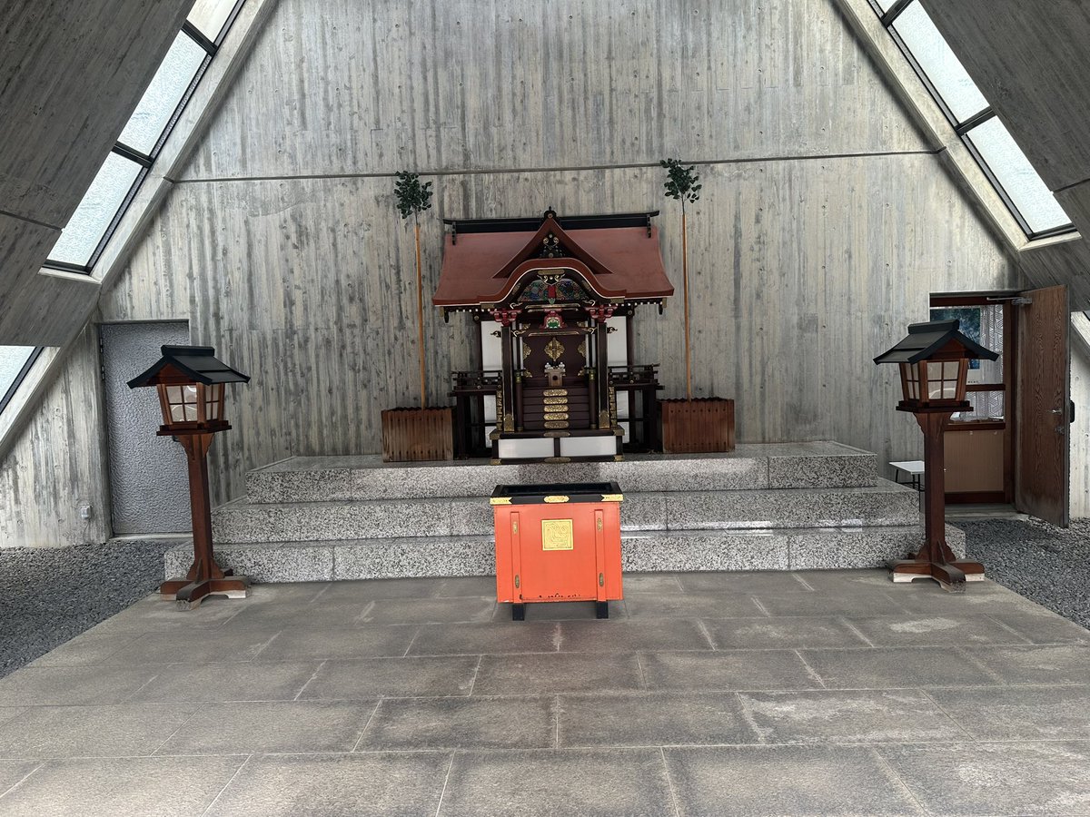 AyWe0's tweet photo. 令和6年　12月28日
京都、熊野神社　衣笠分社さん⛩️
コンクリート造りで中には小さな御本殿がありました👏👏👏
#京都　#熊野神社　#衣笠分社　#御朱印
#御朱印巡り https://t.co/sNxrBpvkE1