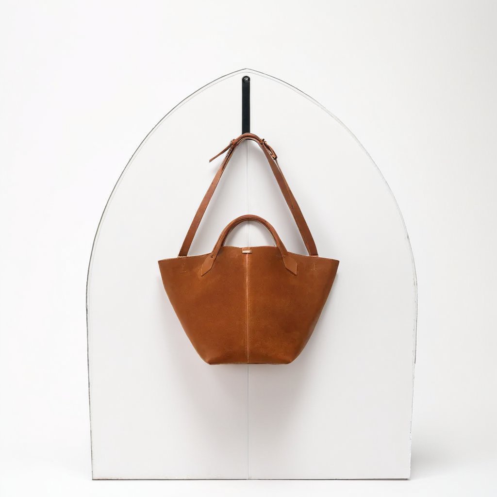 stysion's tweet photo. Suede Leather Handbag - A Blend of Elegance and Functionality
Experience the perfect combination of fashion and practicality with our latest suede leather handbag. Designed to keep up with modern trends, this portable shoulder bag is crafted to suit every occasion, season. https://t.co/KBDFOF8LUN
