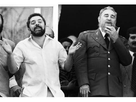 silvioveira's tweet image. Aos 12 anos vivia com a mãe sem fazer nada
Aos 18 anos teve que trabalhar sem gostar
Aos 20 anos entrou para o sindicato
Aos 29 anos se formou grevista
Aos 38 anos foi eleito presidente do PT, sem trabalhar
Aos 40 anos virou deputado de São Paulo, e começou a roubar o povo