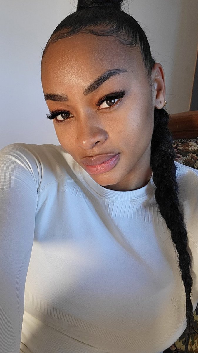MaliaLenoir's tweet photo. Bonjour mes amours 😘😘😘
Je vous souhaite une belle semaine 😉 https://t.co/1BONXrfyNs