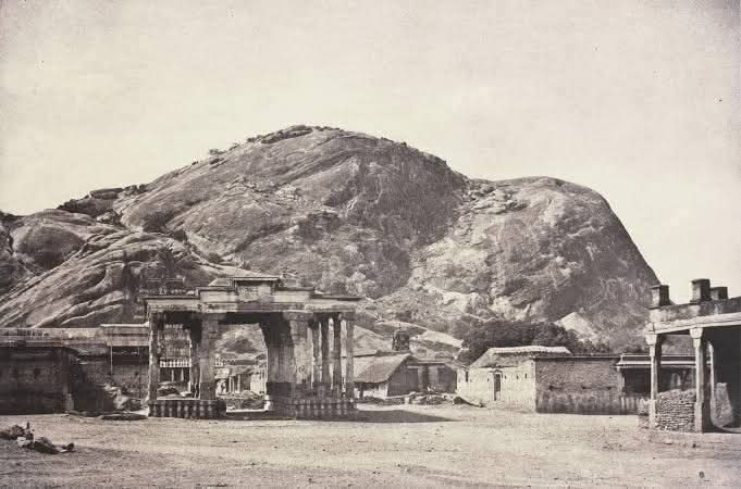 Saigeet36566874's tweet photo. This is the old picture of Thiruparankudram, one of the 6 holiest abodes of Murugan. When did it become Sikandar malai? 
#SaveTNTemples https://t.co/8Ich8iRZW9