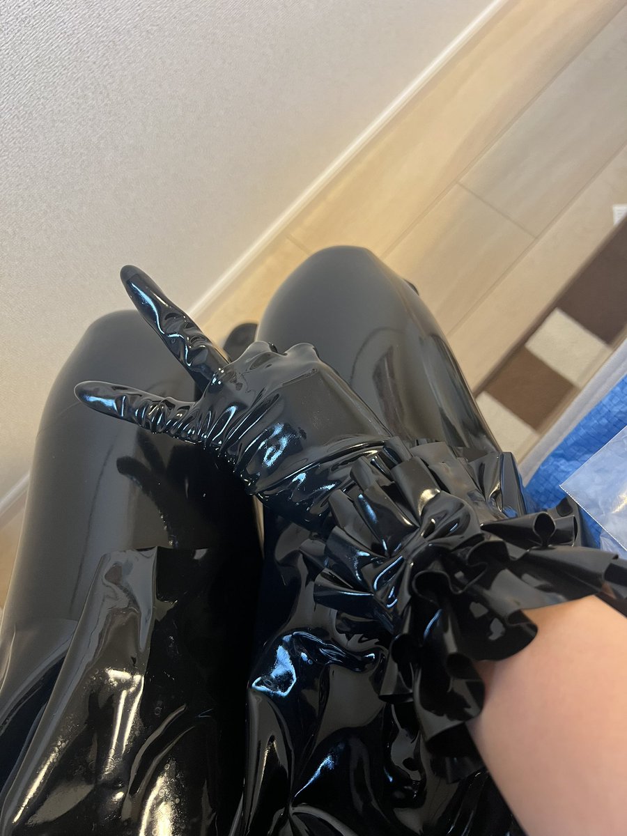 rubber_1001_y's tweet photo. 久しぶりに着てま～す！

#rubber https://t.co/bPBZ6LuwSU