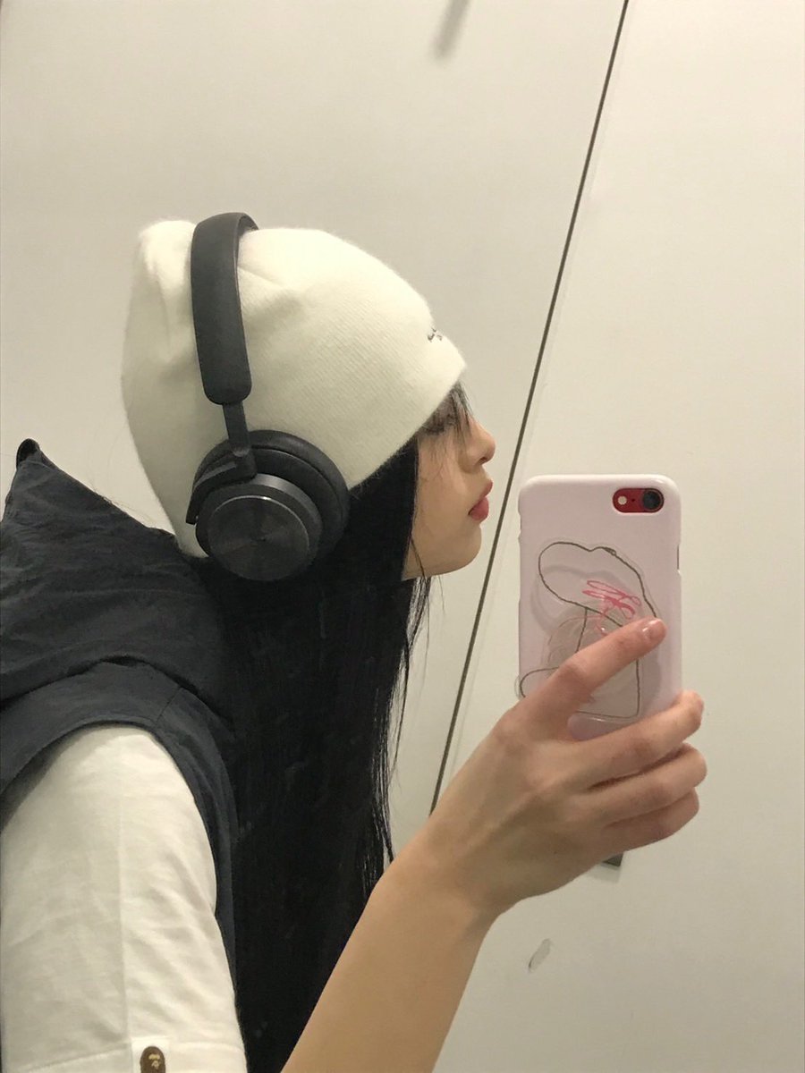 picbaemon's tweet photo. AHYEON WEVERSE UPDATE https://t.co/iHIY8ywBlW