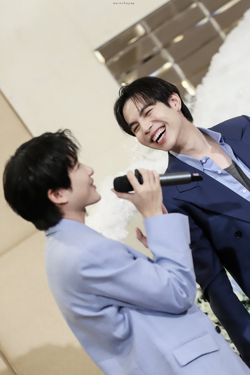 earnchayap's tweet photo. @myktnw @Firstkpp 27| 2311 FIRSTKHAOTUNG x DrDerma
#TheWintersWhispersWithFirstKhaotung
#DrDermaxFK
ขขวก ก่อนวันเกิด1วัน🤍น้องน่ารัก อารมณ์ดีมาก☃️❄️ ได้ถ่ายกรุ๊ปแรก ตอนแรกเค้าไม่ยอมให้ยืนสลับ เลยไม่ได้ยืนกระจายทุกคน ฮือㅜㅜ
@myktnw @Firstkpp 
#Firstkanaphan #khaotungg
#FirstKhaotung #เฟิร์สข้าวตัง https://t.co/Dt6YI5kkph