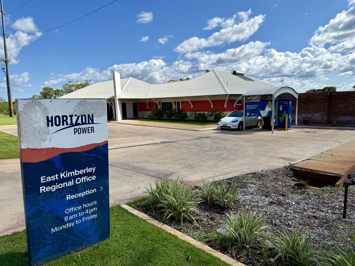 harald_murphy's tweet photo. #evadventure
#AUSYtour
@Tesla @TeslaAUNZ #ModelY
Day 3
Arrived #Kununurra #WesternAustralia after traveling 197km from #Warmun. Efficiency 188Wh/km. Charging at the @HorizonPower_WA #WAEVNetwork 150kW @KempowerOyj #FastDC charger. https://t.co/mYzAlNeI7k