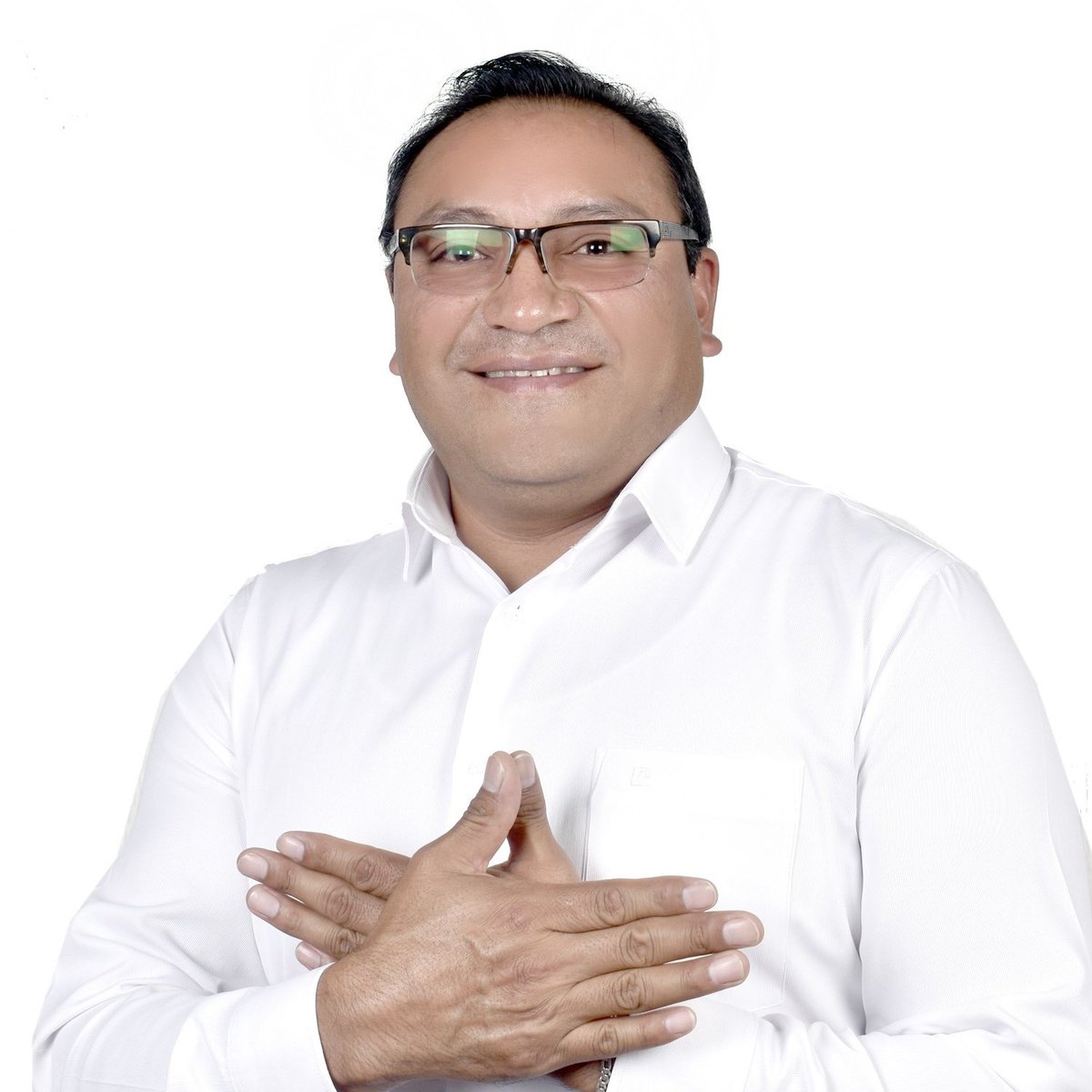 Arturo Guillén González, un político con raíces en La Magdalena Contreras, es un ferviente defensor de la libertad de expresión y un crítico acérrimo del gobierno sea éste del color que sea, así como autocrítico. Con un historial de apoyo a la ciudadanía.

<a href="/Alejandro_Pinha/">Alejandro Piña</a>