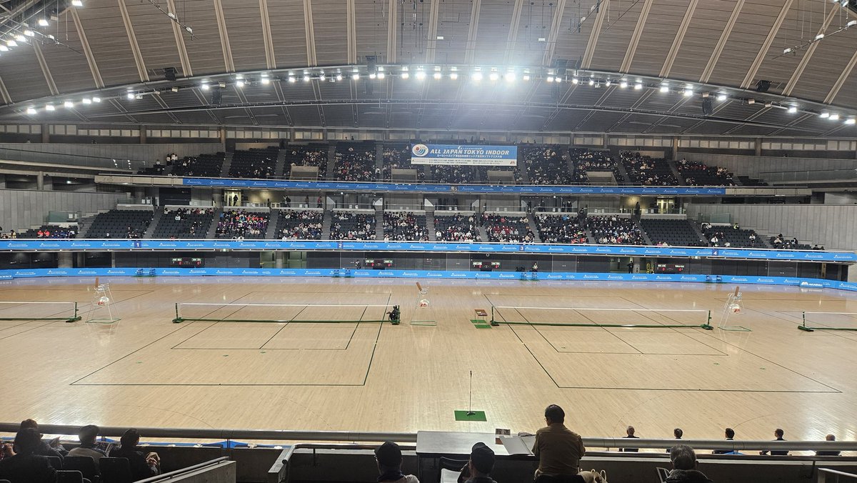 ジュニアメンバー共に東京インドア！

小学生は３Ｆの招待もいただきましたが、
子供・保護者共に希望者は２Ｆ指定を購入して迫力満点！！

トップ選手のプレーに感動の連続
憧れを持つと共に、いずれは自分たちがこの舞台に立つ！という気持ちを持って欲しいと思います