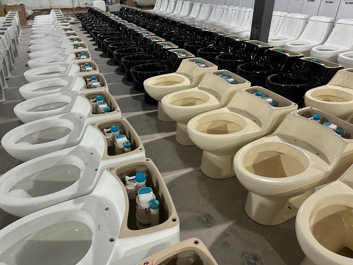 WHITE/IVORY/BLACK color toilet finished production #ceramictoilet #sanitaryware #inodoro #inodoros #toilets #sanitario #sanitarios #sanitário #ceramica #cerámica #lavabo #lavabos #baño #bano #baños