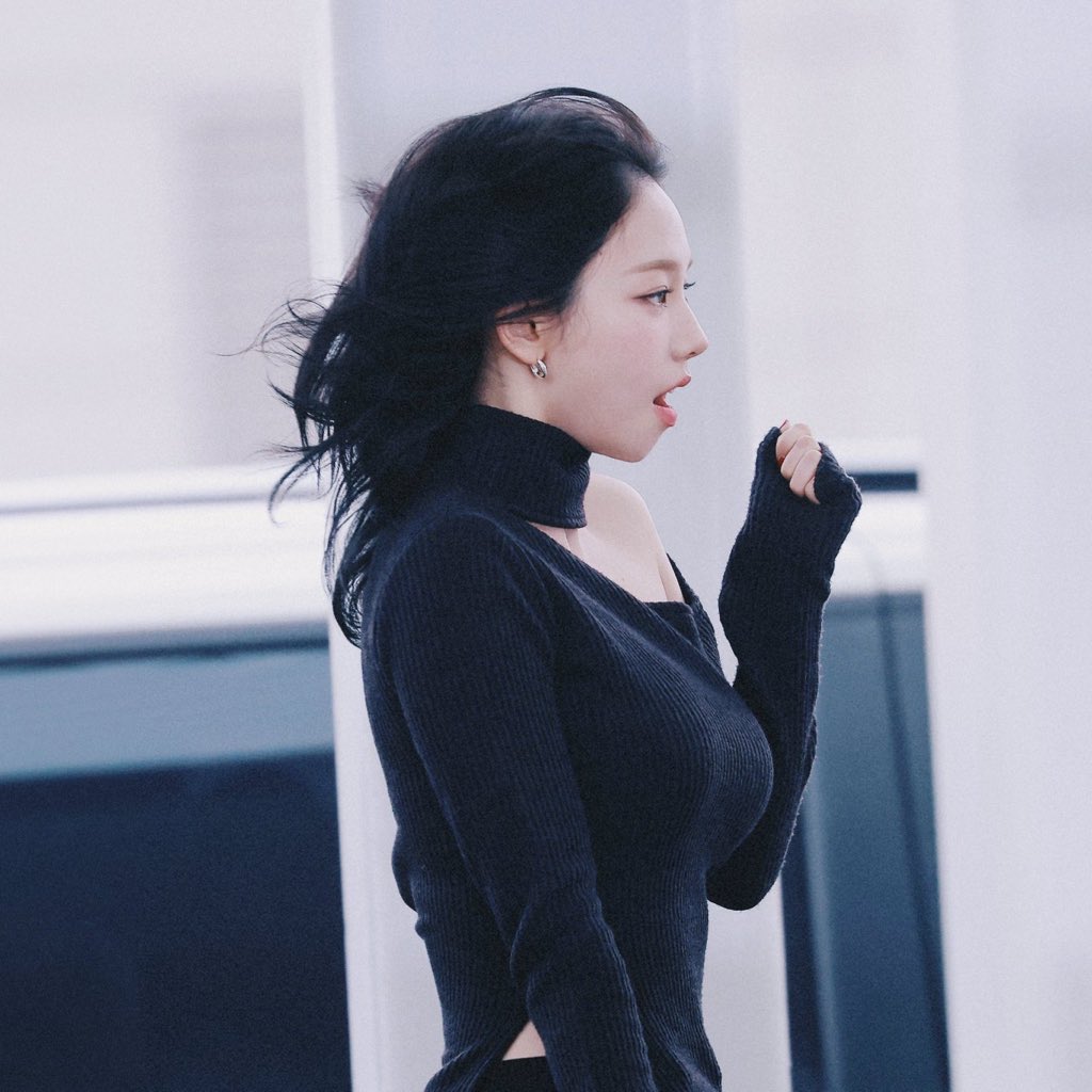 hourly karina (@hourlykrn) on Twitter photo 