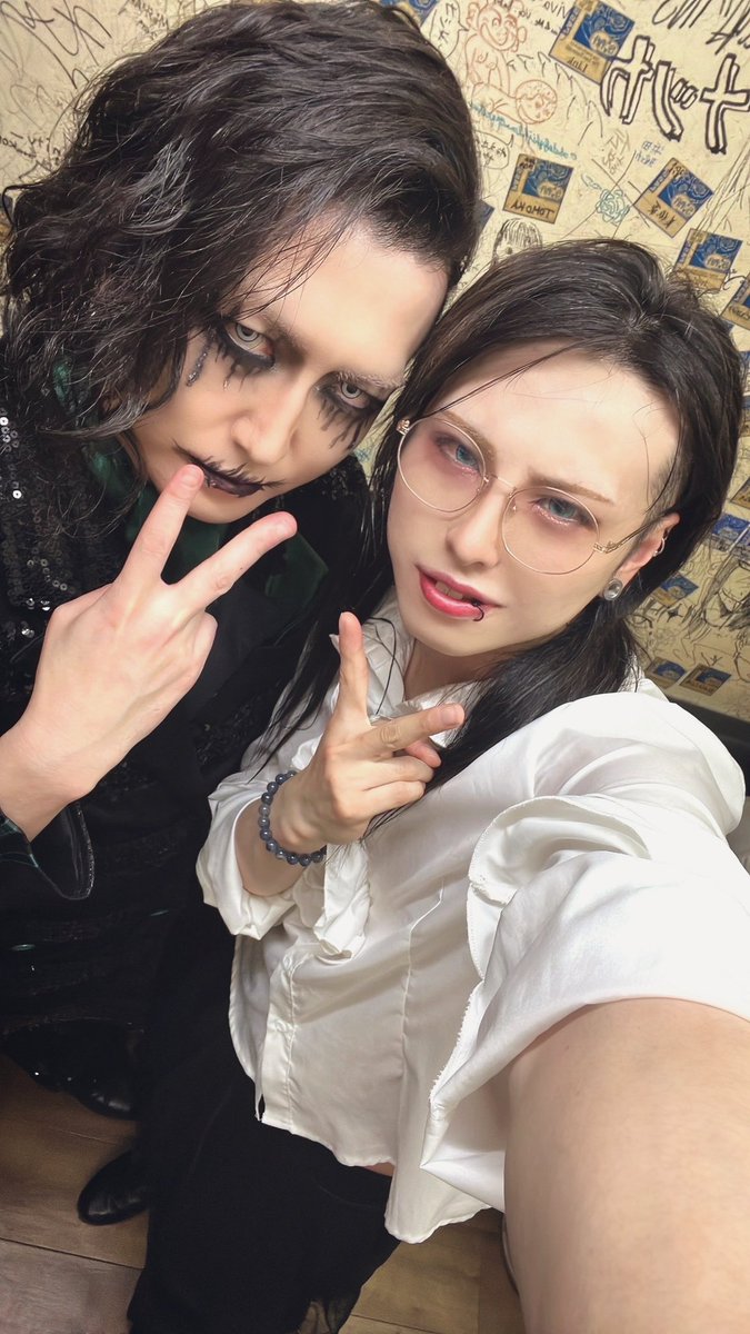 Super_Rea_xxX's tweet photo. NETH PRIERE CAINサポート
心斎橋SOMAありがとうございました

2025年大阪の地でベース響かせた

そしてアンディさんと
ライブ後に撮って貰いました

時間なくてちゃんとした自撮りないですが
アンディさんの
髪型真似して前髪全開にしてみました https://t.co/W9OcmLtSGC