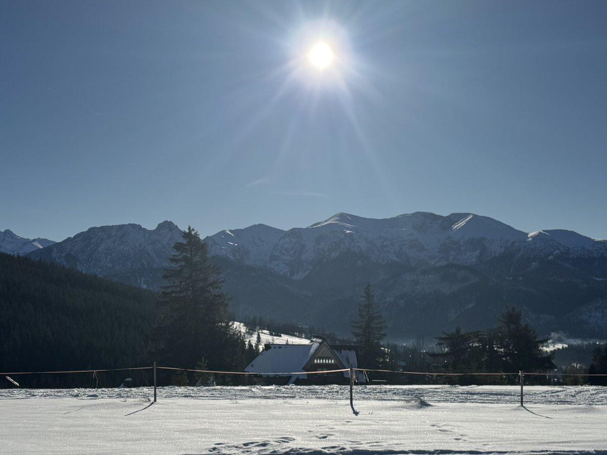 MichalekJanusz's tweet photo. Fantastyczna zabawa w gronie Przyjacioł #GrupaUnimot! #AVIAStacjaPaliw #AVIASolar #zakopane @unimot_sa https://t.co/TT54LN5TEv