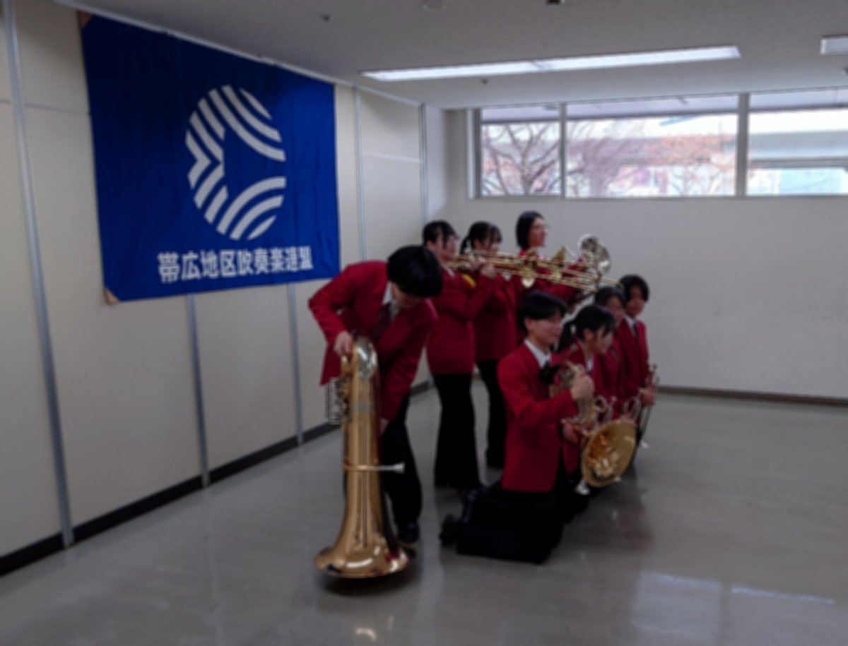 Nanshobb's tweet photo. 【帯広地区アンサンブルコンテスト】
本日はアンサンブルコンテストが行われました。打楽器５重奏、金管８重奏ともに目標に及ばず銀賞でした🥈自分たちの演奏にはまだまだ多くの課題があるので、明日から基礎を見直して練習していきたいと思います🙂
応援いただいた皆様ありがとうございました🙇 https://t.co/Nph8Kt0nQU