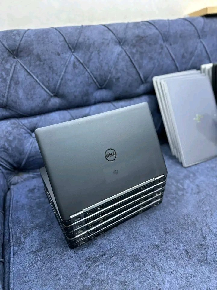 TechWithEkani's tweet image. Dell latitude E5250
Intel Core i5-5300U 
8gb ram 
256gb ssd
12” HD display
Backlit Keyboard
5th generation

250k 

*(With free wireless mouse).