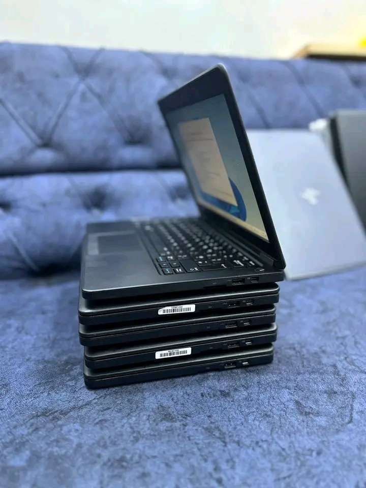 TechWithEkani's tweet image. Dell latitude E5250
Intel Core i5-5300U 
8gb ram 
256gb ssd
12” HD display
Backlit Keyboard
5th generation

250k 

*(With free wireless mouse).