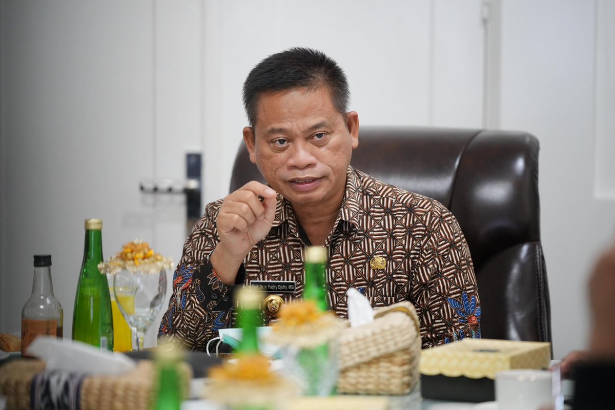 DisporaSulsel's tweet photo. Minggu, 19 Januari 2025

Pj Gubernur Prof Fadjry Djufry Pimpin Rakor Satgas Swasembada Pangan dengan Kepala Daerah se-Sulsel https://t.co/AjTVg53IBz