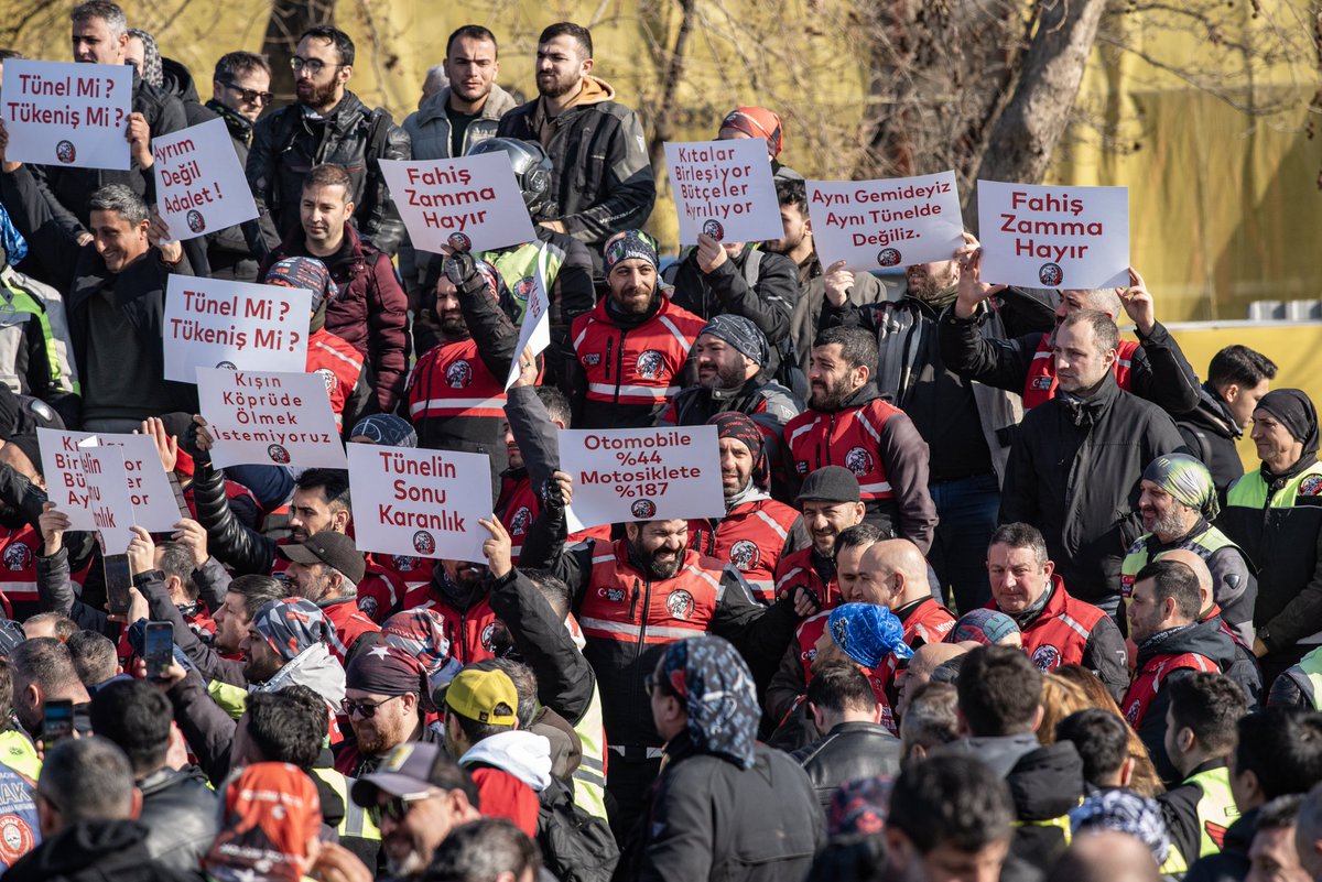 Avrasya Tüneline adeta biz Motosiklet sürücülerini cezalandırır bir şekilde %187 olarak yapılan subjektif  zammı kabul etmiyoruz ve etmeyeceğiz .  Bu fahiş zammı protesto için Avrasya Tüneline <a href="/motkurdertr/">Motosikletli Kuryeler Derneği</a> ve <a href="/tmplatformu/">Türkiye Motosiklet Platformu</a>
Öncülüğünde bir protesto sürüşü gerçekleştirdik.  Katılan