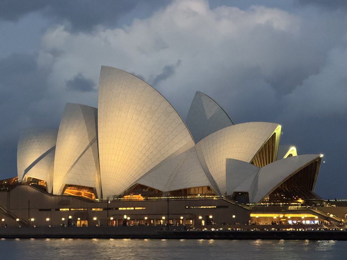 Gl3614077670661's tweet photo. Magical night in Sydney tonight ..
The littlest things is where wefind the mostjoy.
#magical-night
#Sydney
#operabar https://t.co/5jubaH6ybX