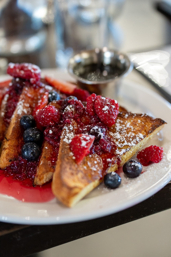 🍞🍓 Sweeten up your weekend with our irresistible French Toast!

Topped with fresh fruit, it’s brunch perfection.
Because mornings at the vineyard deserve a touch of sweetness. 🌞

📅 Reserve your table today via the link in our bio or visit Saddlehill.com.