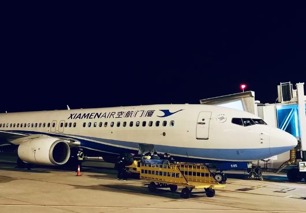 这路遥马急的人间，你我平安喜乐就好   #cabincrew #空姐 #交友 #空姐丝袜 #空姐制服 #丝袜 #金主 #高跟鞋 #黑丝美腿 #女王 #文爱 #颜值 #女神 #少妇 #土豪 #反差女 #调教 #字母 #ATM奴 #熟女 #绿帽 #人妻 #航空 #空姐原味 #甜心