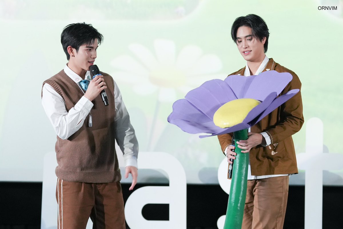 ornvim's tweet photo. ดอกไม้นี้เพื่อเธอ ☺️☺️

GARDEN OF DREAMS WITH GEMFOT
#PastelxGFmeeting
#GeminiFourth 
#Fourthnattawat
#Gemini_NT https://t.co/NVjUvi0Xx8