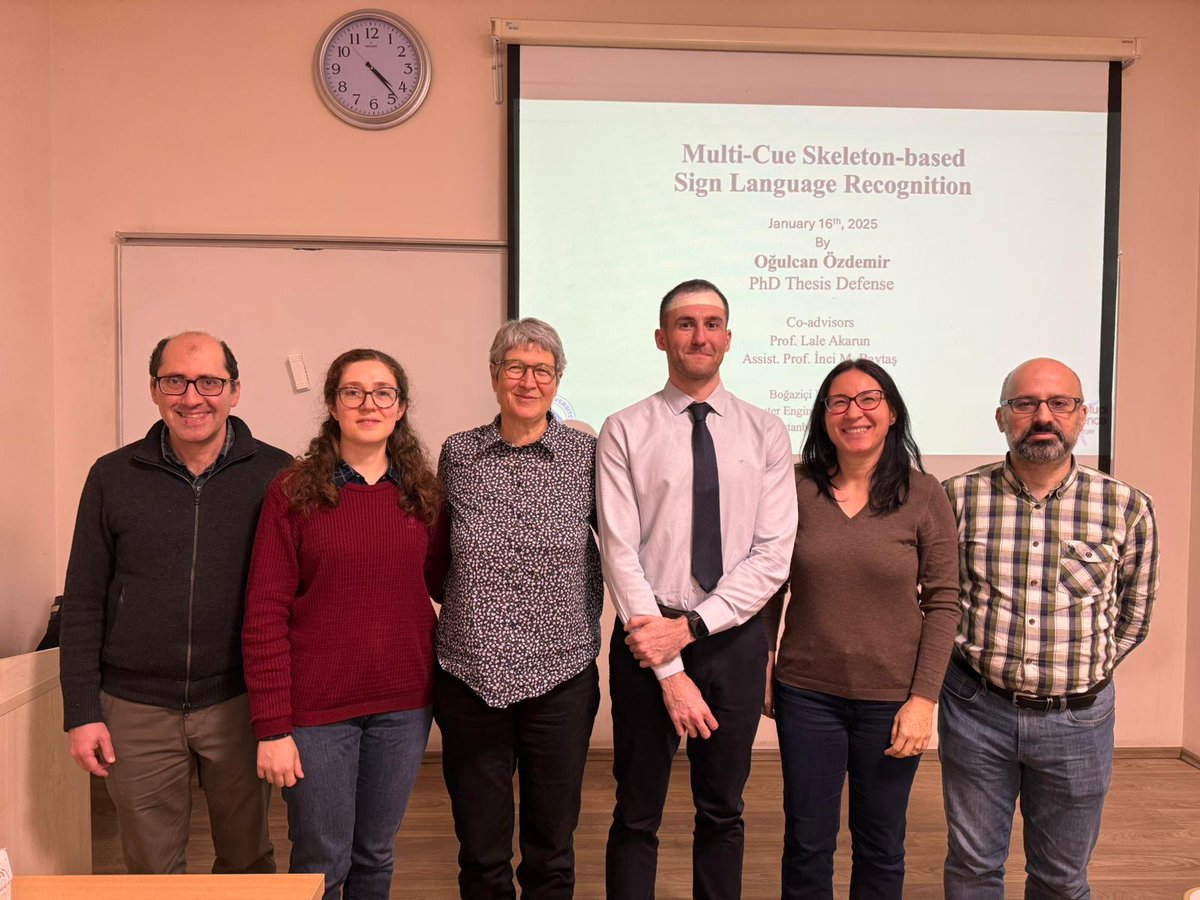 Doktora öğrencimiz Oğulcan Özdemir, Lale Akarun ve İnci Baytaş danışmanlıklarında tamamladığı "Multi-Cue Skeleton Based Sign Language Recognition" başlıklı tezini başarıyla savundu. Öğrencimizi ve danışmanlarını çok tebrik ederiz 🎉