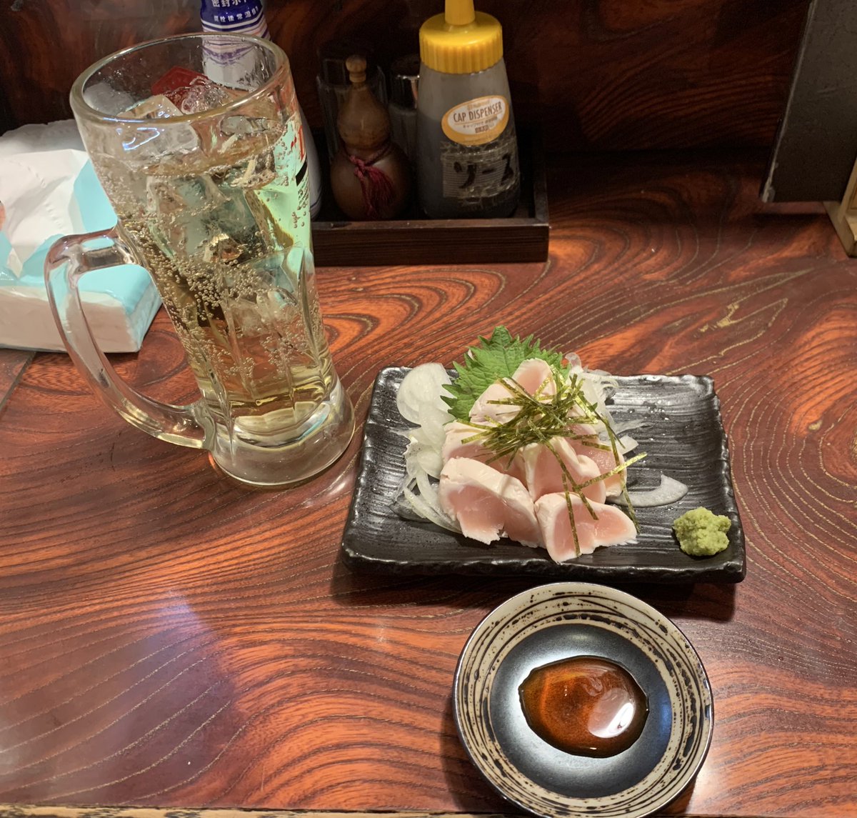 taka_gasdia's tweet photo. 吉原大門近くにある銭湯へ。
こちら天然温泉なんだとか。
温泉効果か、奥浅草で一杯ひっかけて帰ったのに、帰りの電車は暑くて汗だくに。
入浴後3時間くらい経ってるのに、まだ身体がポカポカしてる。
今夜はよく眠れそうだ😌 https://t.co/wqsBaetQIX
