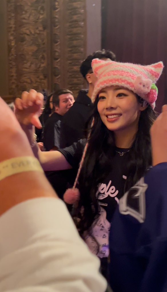 goeunIoops's tweet image. the absolute cutest 😭

©️ J0_ohnny
#GOEUN #고은 #PURPLE_KISS #퍼플키스 #PURPLE_KISS_HEADWAY_TOUR_LA