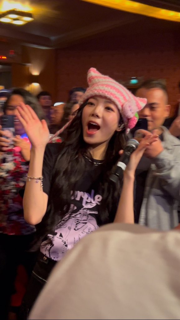 goeunIoops's tweet image. the absolute cutest 😭

©️ J0_ohnny
#GOEUN #고은 #PURPLE_KISS #퍼플키스 #PURPLE_KISS_HEADWAY_TOUR_LA