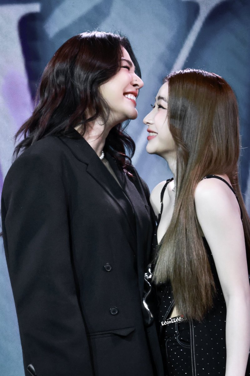 edd_eden's tweet photo. Kiss her, plz🤫🫣🫣🫣
@malisorn00 @Yoko_apasra 

LOVE LIKE FOREVER D1
#FayeYoko1stFMxTaipei https://t.co/wkZ72ZyRop