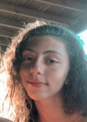 Yazıp oynamaya devam.Ama bilin ki her oyunun da kuralı var.Bilmediğiniz birşey,figüran olarak gördükleriniz,o bildiklerinizden değil.Oyunu görüyor,göbekten bağladiklarınz da biliyor ama o hesap ödenir elbet.Bu hayatı bize reva gören anamız hayatımızı mahvetti,adaleti de sağlamadı