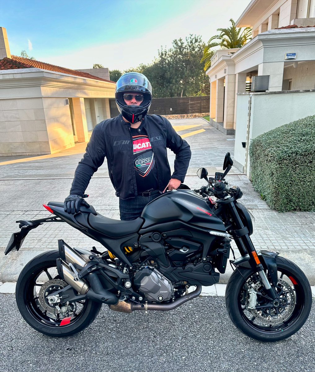 Mardelplata1995's tweet photo. Every great achievement starts with a dream 🎱 #ducati #ducatimonster #ducatimonster937 #monster937 #monster #ducatilive #ducati4ever #ducatista #ducatiobsession #agv #agvgtveloce #agvhelmets #dainese #dainesecrew #daineseofficial #mardelplata Limousines @DucatiMotor https://t.co/Ni5QRrdu34
