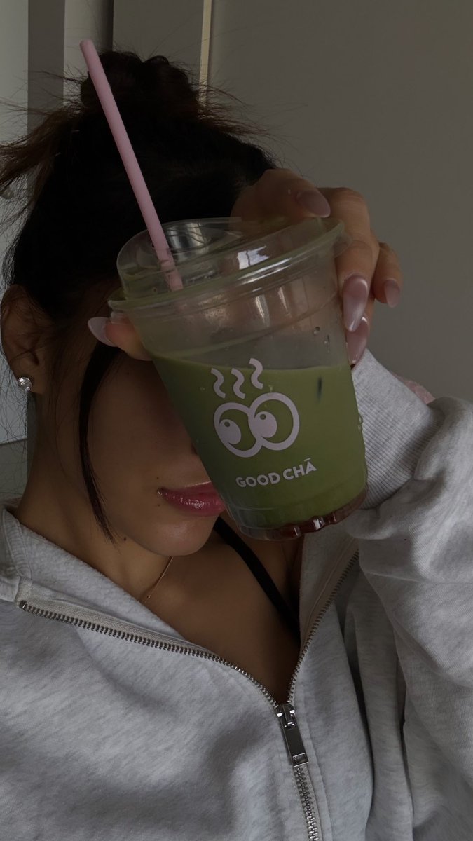 Nesamahmoodii's tweet photo. THE BEST MATCHA in town! 🍵✨

#nesamahmoodi
#happynudee
#nudeelife 
#หนูดีอรปรียา https://t.co/1c27DHBxBF