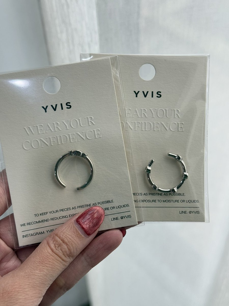 แหวนของ Yvis คอลนี้น่ารักมากจริงๆ ปรับขนาดแหวนได้ด้วย ใส่ติดนิ้วน่ารักมากจริงๆ วัสดุทำมาจากทองเหลืองชุบโรเดียมน้า