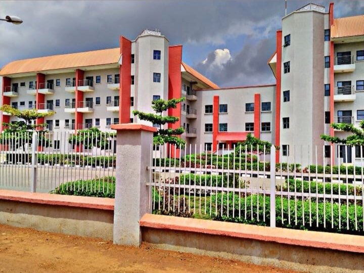 So of you really need to step out of your comfort zone to see how 'more' beautiful some universities are than OAU.

NO university comes close to ABU when it comes to infrastructure... and yeah, beauty!🥰🥰🥰

POV: ABU business school.