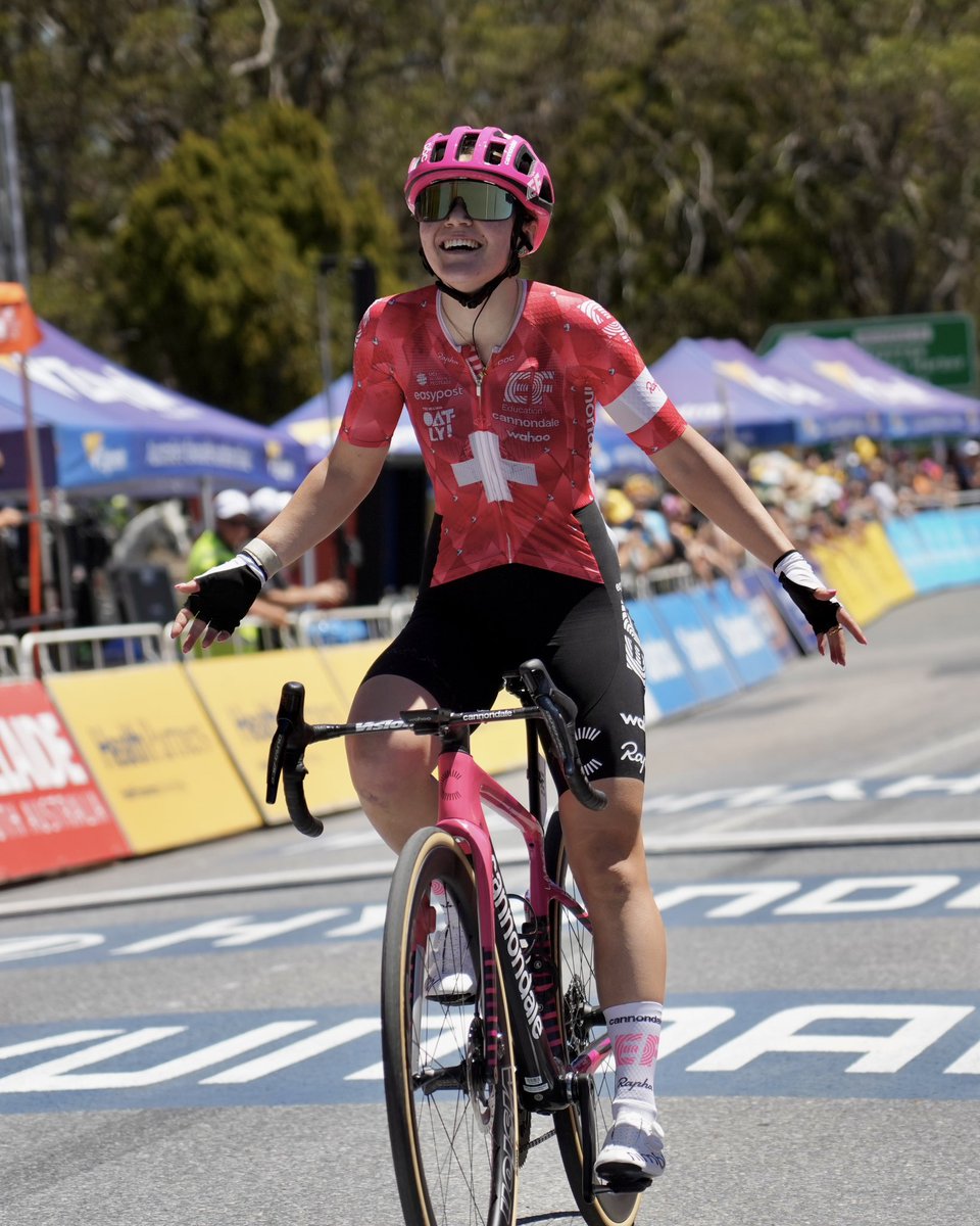 Lejos de los medios de comunicación, pero no del ciclismo 🙌🏻  #TourDownUnder