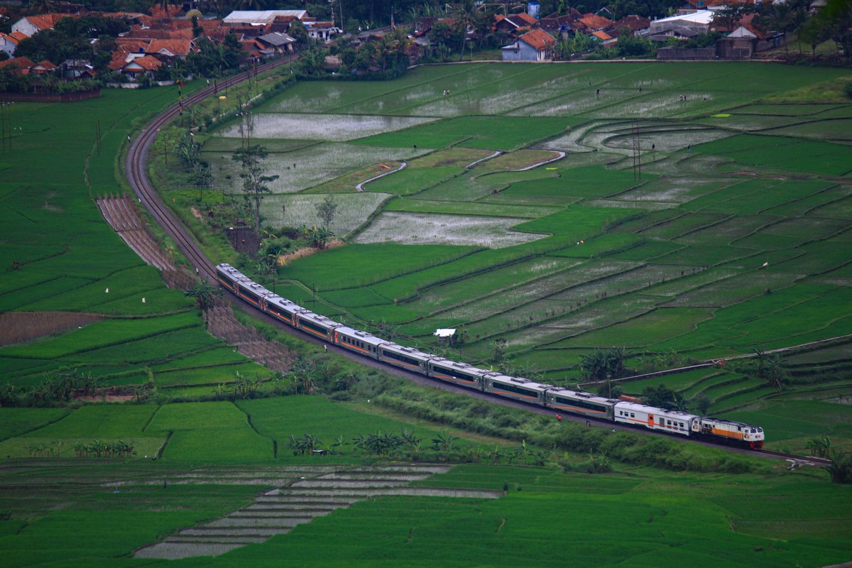 Kereta Malabar No Ka 7014 

<a href="/KAI121/">Kereta Api Indonesia</a> <a href="/keretaapikita/">Kereta Api Kita</a> <a href="/mas_didiek/">Didiek Hartantyo</a> <a href="/AnkerTwiter/">Anak Kereta</a> <a href="/sahabatKAI121/">sahabatKAI121</a> <a href="/jurnalrailfans/">Jurnal Railfans Media</a> <a href="/jalur5_/">Jalur5 Media</a> <a href="/semboyan35com/">semboyan35™ Indonesian Railfan</a> <a href="/garut_railfans/">Garut Railfans</a> <a href="/instrail_id/">Instrail</a> <a href="/asmaraism/">Asmara</a> <a href="/roeswantara/">Mas DN</a>