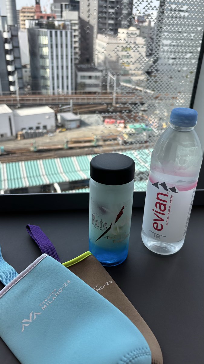 Fate/Zeroのミュージカル行ってきた！！
どんな感じかと楽しみ半分不安半分だったけどすごい良かった〜〜Zero久々でストーリー忘れてたけどこんなに面白かったか…面白いな…