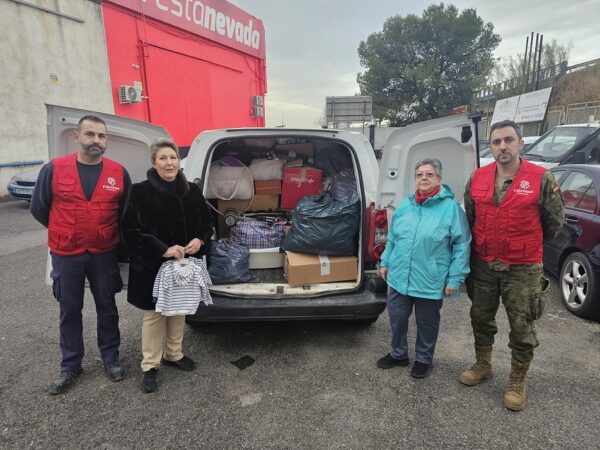 CCastrense's tweet photo. El 30 de diciembre la #CáritasParroquial #Castrense de #Granada hizo entrega a #RedMadre de gran cantidad de mantas y diferente material de cama, todo nuevo, donado por la #JefaturaSuperiorDePolicía de Granada.
#CercaDeTi #ElGraneroDeJosé
👇👇👇
https://t.co/kq2nuYgVJX https://t.co/3OhYdVwQmo
