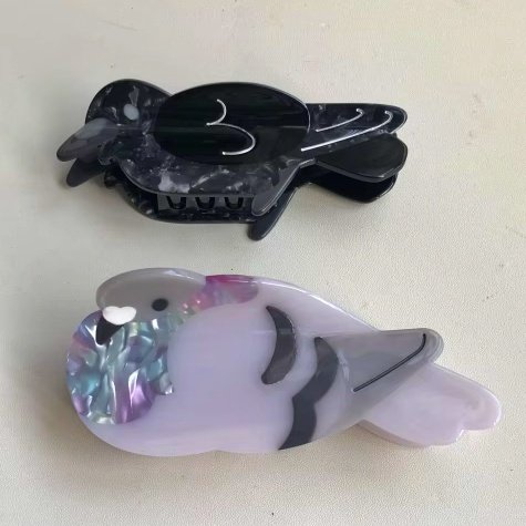 roundbirbart's tweet photo. New hair claw samples! Pigeon looks so smushed but he's still cute 🥹❤️ https://t.co/liDQVrOOTp