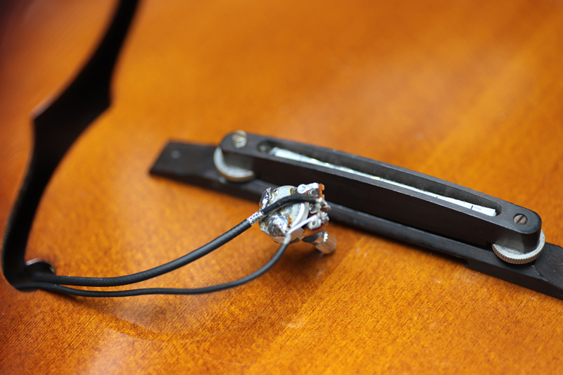 Juno JP115 - ノイズ対策、POT交換
あまりこのギターについての情報は無いんですが、90年代にタカミネが製造していたようです。生鳴りも良く弾きやすいピックギターでした。今回はノイズがかなり出るとの依頼。全てのワイヤーを交換しシールドを強化しました。spreadsound.com/eg/eg-noise/20…