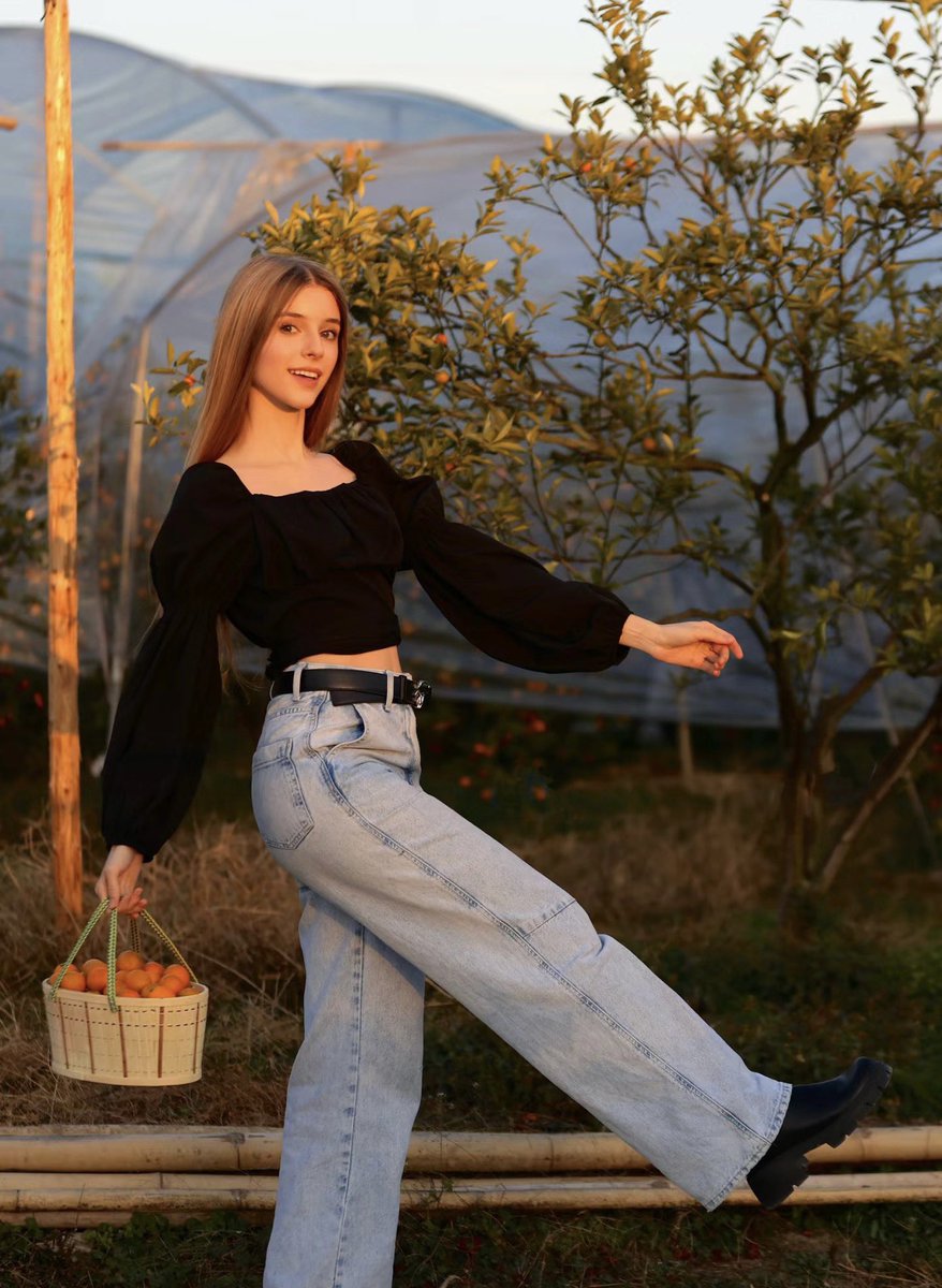 The joy of picking kumquat is as simple as that.😄