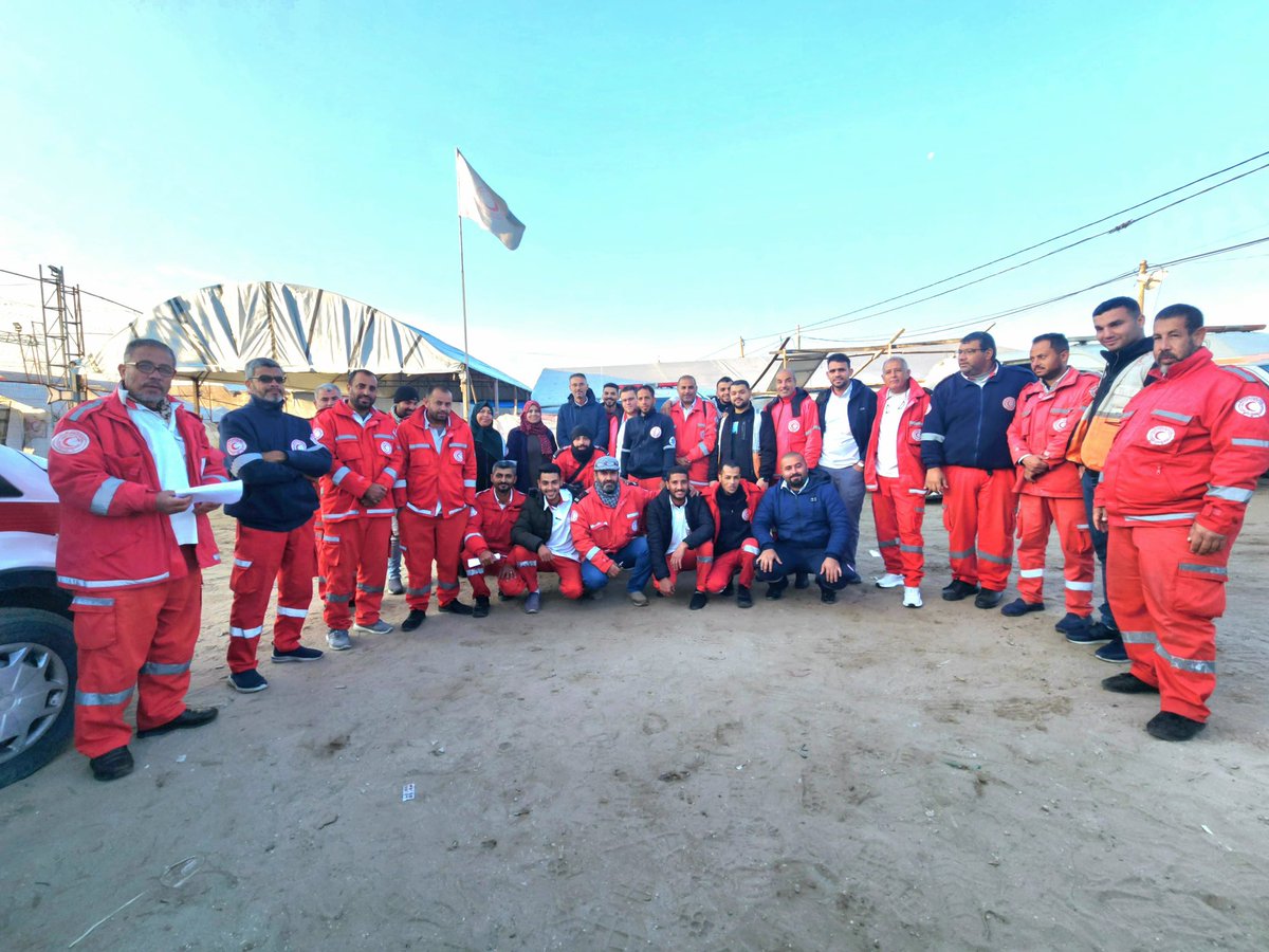 PalestineRCS's tweet image. 🫶 Salute to the heroes of the Palestine Red Crescent who have been tirelessly saving lives amidst ongoing danger for 470 days.
#HumanitarianHeroes
#Gaza