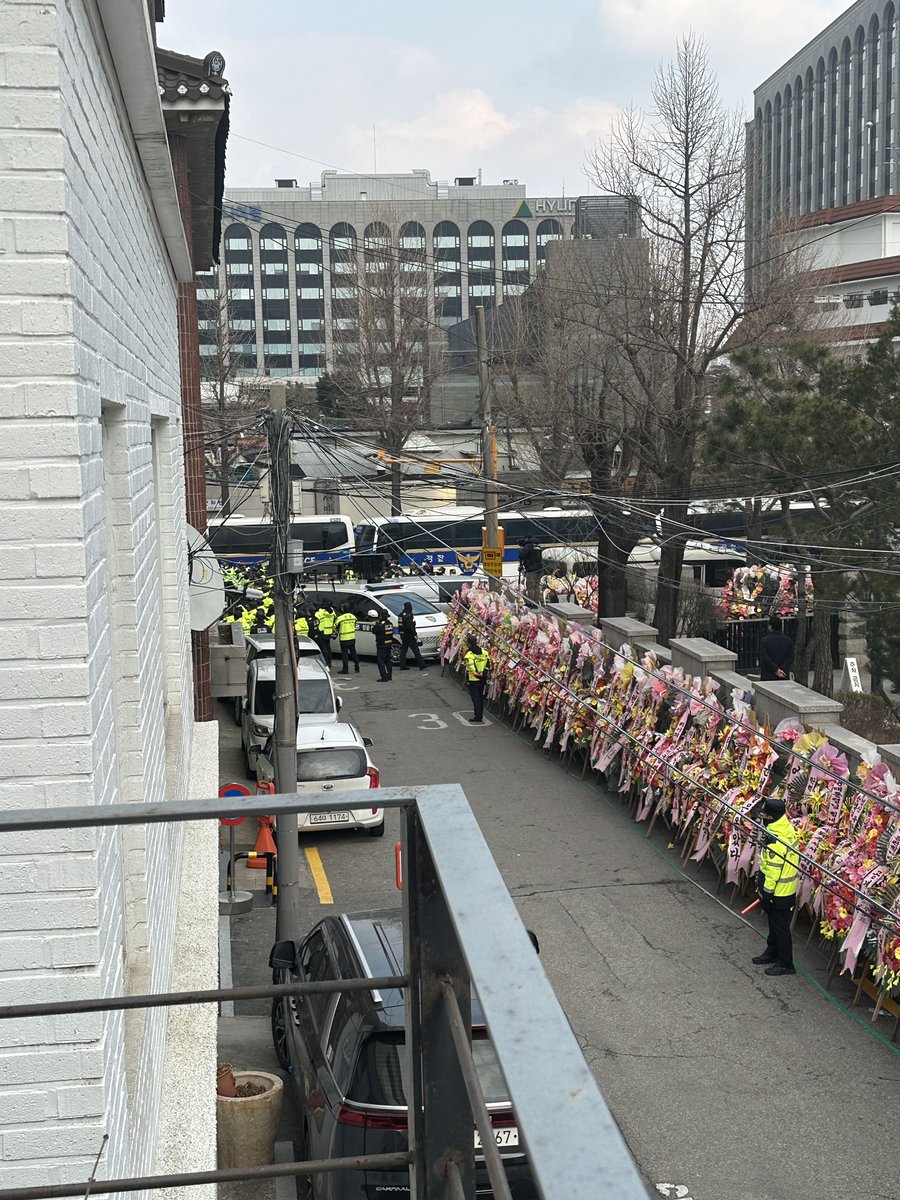 <a href="/koryodynasty/">Raphael Rashid</a> I was there earlier. Here from a different angle. This cafe has a terrace with view over the Constitutional Court.