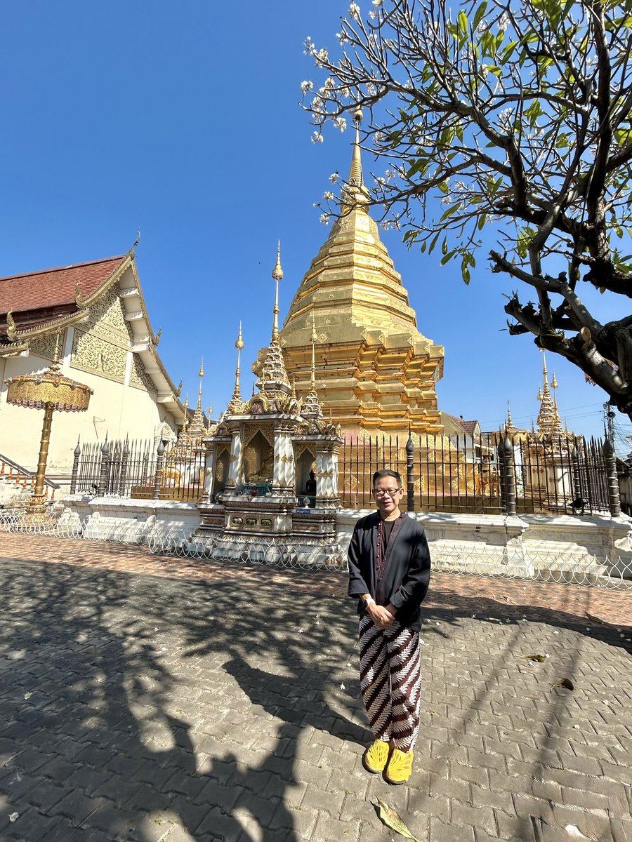 tipamart's tweet photo. Beautiful Lanna Style Temples in downtown Chiangmai, Thailand 🇹🇭 ชมวัดสวยร่ำรวยศิลปะล้านนา กลางเมืองเชียงใหม่ #unseenthailand #amazingthailand #travelover #myjourney #ThaiTeawThai #VisitChiangMai #traveler https://t.co/yZt0swFzLQ