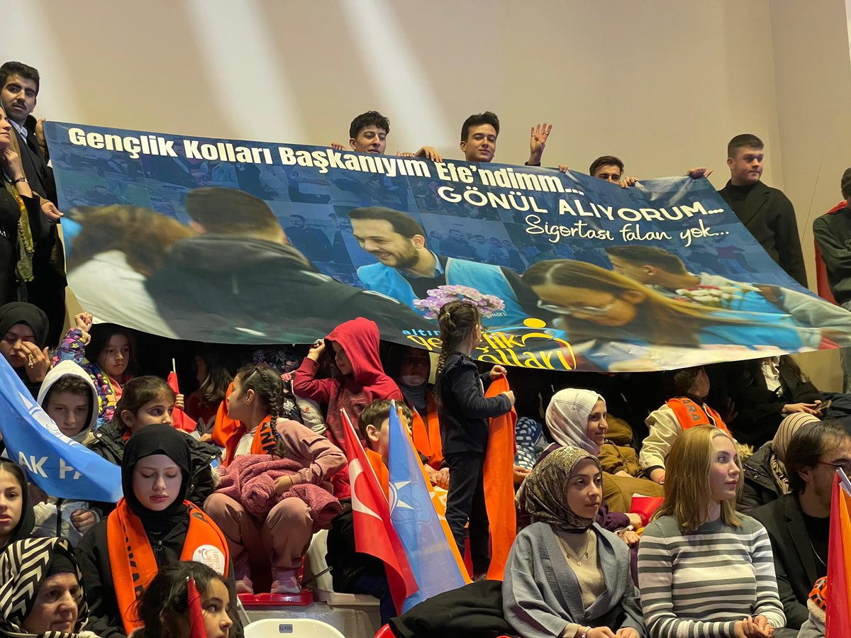 altindagakgnc's tweet photo. İl Gençlik Kolları Kongremize, Başkanımız @ahmetbrkcskn03 ve Yönetim Kurulu Üyelerimizle birlikte katılım sağladık.

Görevi devreden @efedemirhann Başkanımıza teşekkür ederiz; emeklerinize şahidiz. Görevi devralan İl Gençlik Kolları Başkanımız @avhalilatasoy ve Yönetimine başarılar dileriz.

🌟 Omuz omuza daha güçlü bir yarın için buradayız!