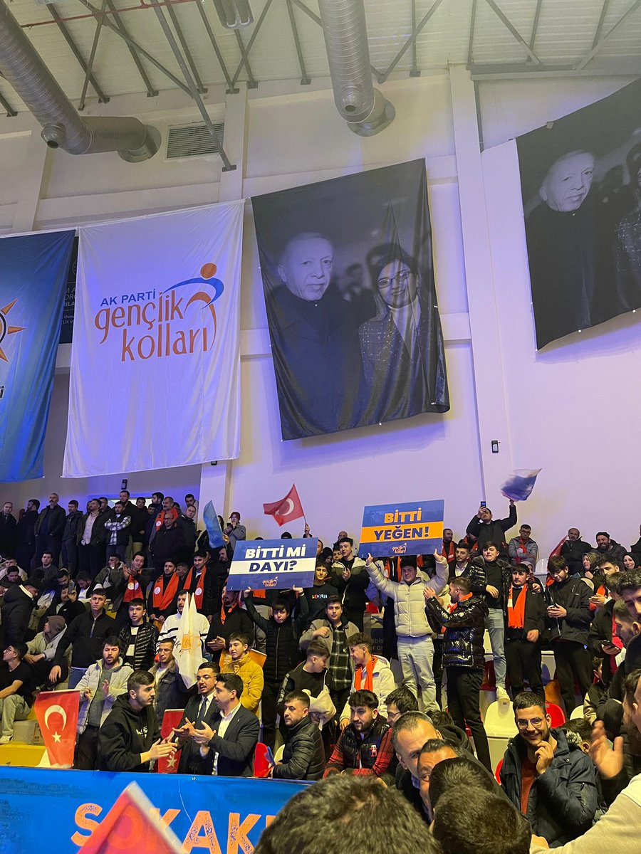 altindagakgnc's tweet photo. İl Gençlik Kolları Kongremize, Başkanımız @ahmetbrkcskn03 ve Yönetim Kurulu Üyelerimizle birlikte katılım sağladık.

Görevi devreden @efedemirhann Başkanımıza teşekkür ederiz; emeklerinize şahidiz. Görevi devralan İl Gençlik Kolları Başkanımız @avhalilatasoy ve Yönetimine başarılar dileriz.

🌟 Omuz omuza daha güçlü bir yarın için buradayız!