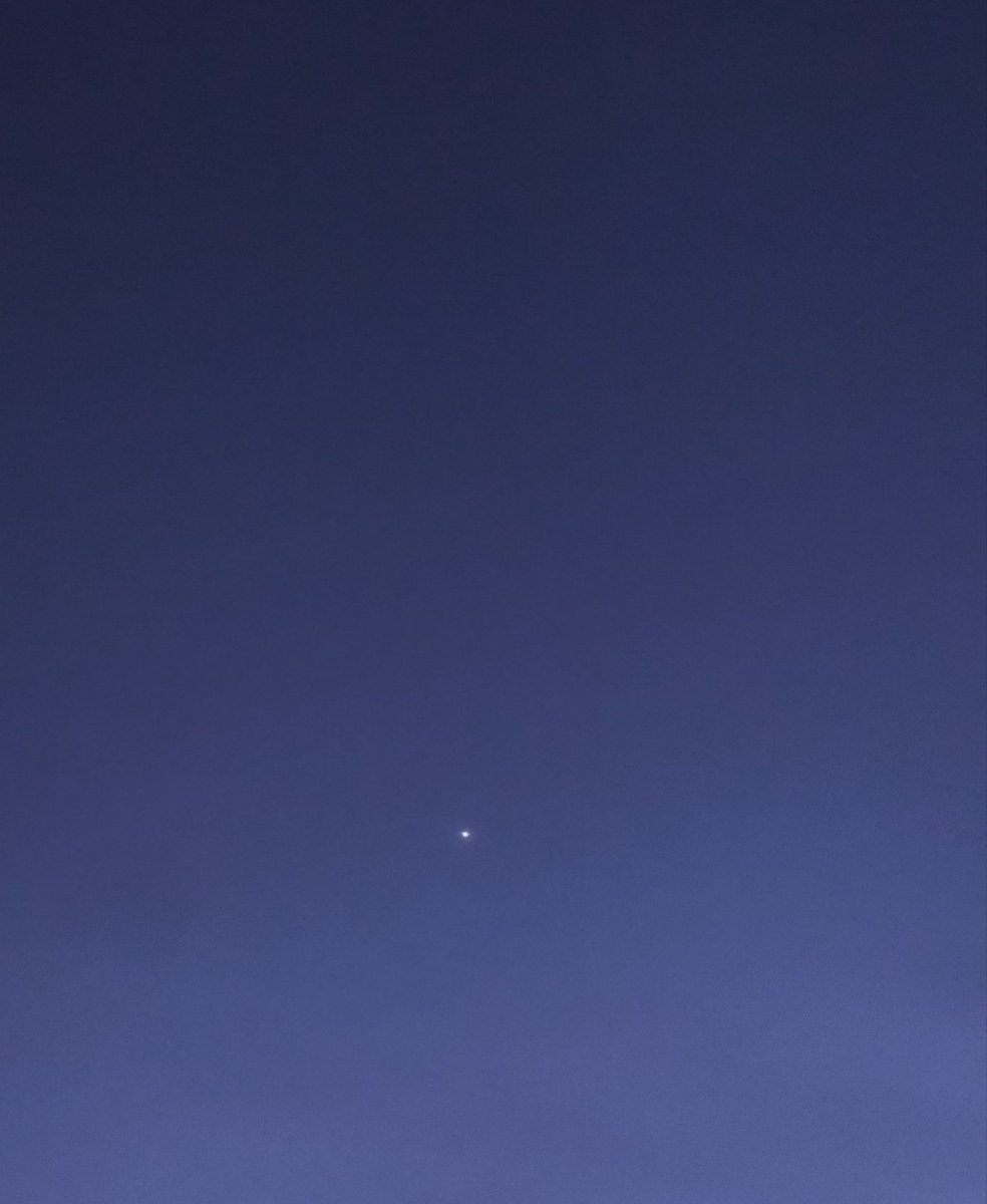 ⭐the first star⭐
⭐西の空です〜⭐
⭐日曜日〜おつかれさまでした～⭐